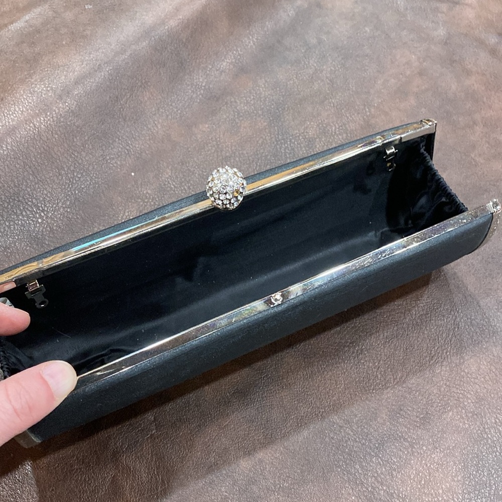 Purses - Picture 2 of 4